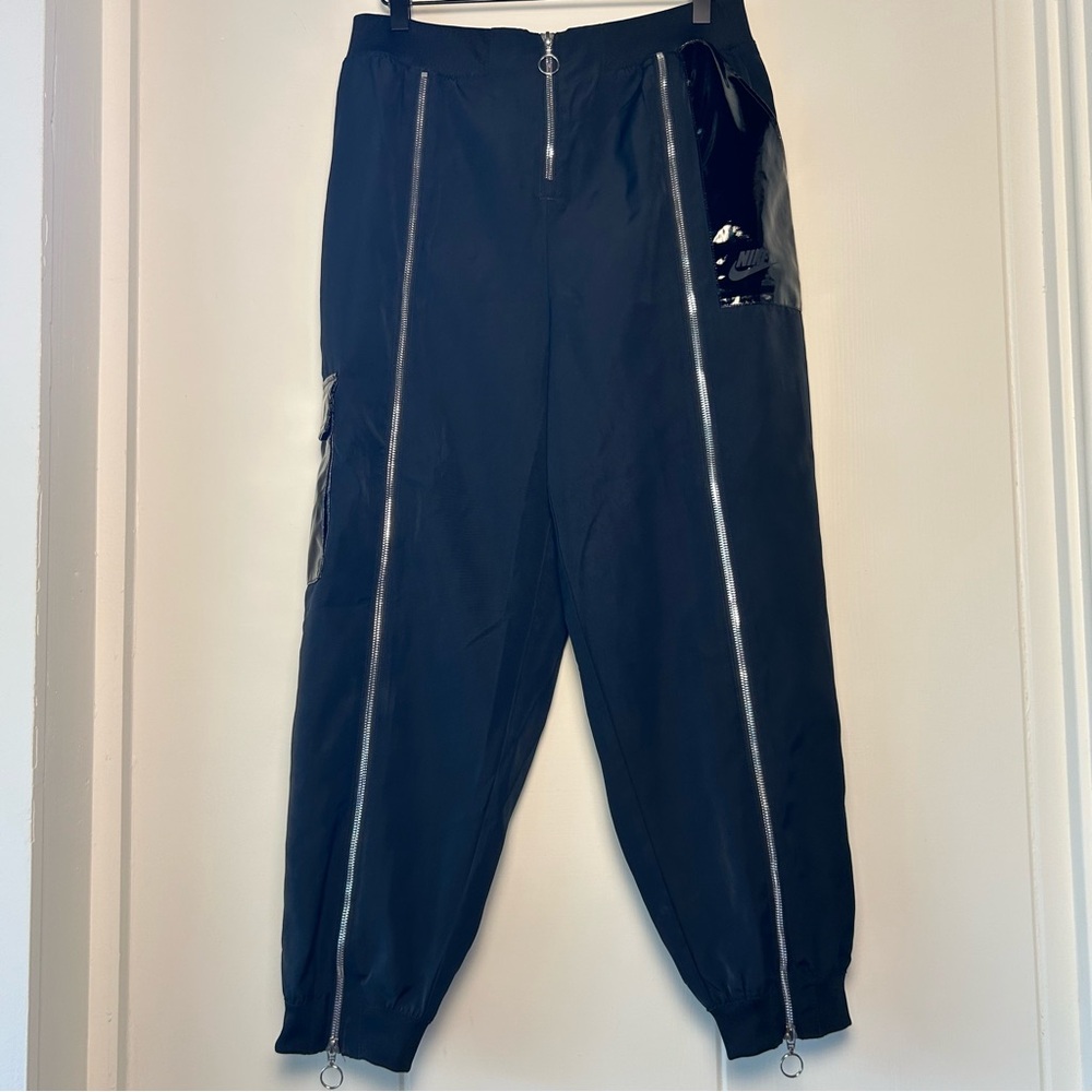Nike Black Icon Clash Cargo Joggers with Zipper & Patent Accents size M NWOT